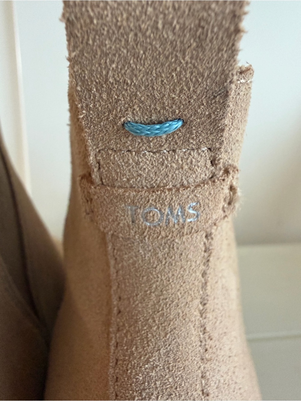 TOMS Cleo Desert Tan Suede Chelsea Boots Sz 7.5 Water Resistant NWOB - Picture 3 of 16